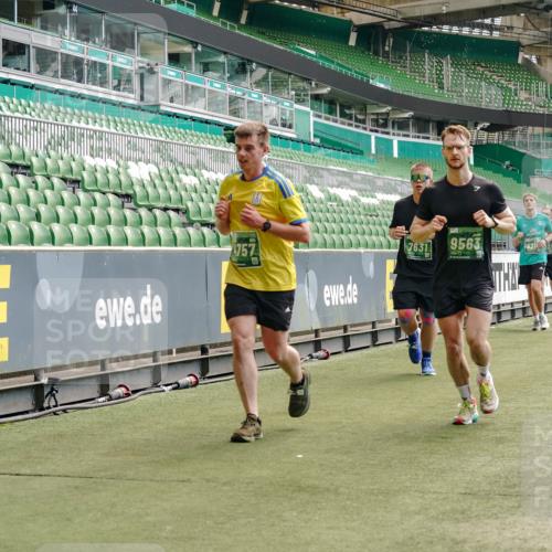 13.09.2026 - 21. swb-Marathon Bremen Michael Burmester http://msf.ph/oto/10430070 13.09.2026 13:03:41 Laufen im Stadion 209, 210, 488, 534, 596, 725, 762, 881, 936, 940, 1014, 1250, 1343, 1458, 1460, 1479, 1611, 1649, 1653, 1771, 2223, 2276, 2364, 2369, 2378, 2421, 2434, 2513, 2625, 2668, 2779, 2851, 2872, 2891, 2900, 2934, 2977, 3028, 3114, 3135, 3258, 3360, 3402, 3425, 3454, 3460, 3496, 3510, 3521, 3576, 3579, 3585, 3597, 3603, 3618, 3721, 3796, 3846, 3852, 3859, 3893, 3909, 3938, 3970, 3983, 4000, 4077, 4133, 4506, 4558, 242 meine-sportfotos.de