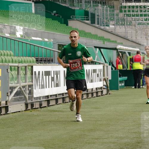 13.09.2026 - 21. swb-Marathon Bremen Michael Burmester http://msf.ph/oto/10430079 13.09.2026 12:16:29 Laufen im Stadion 1028, 1190, 1192, 1263, 1670, 1766, 1997, 317, 443, 796, 1149 meine-sportfotos.de