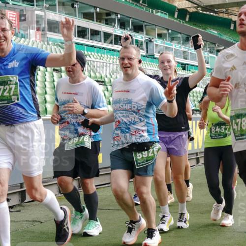 13.09.2026 - 21. swb-Marathon Bremen Michael Burmester http://msf.ph/oto/10430081 13.09.2026 13:27:35 Laufen im Stadion 111, 186, 202, 357, 364, 390, 478, 597, 726, 829, 833, 888, 925, 1077, 1220, 1412, 1473, 1496, 1608, 1700, 1769, 1958, 1961, 1984, 2236, 2273, 2309, 2388, 2404, 2428, 2502, 2507, 2508, 2542, 2558, 2576, 2582, 2592, 2725, 2748, 2817, 2875, 2876, 2923, 2965, 3045, 3047, 3050, 3073, 3084, 3184, 3219, 3359, 3540, 3589, 3592, 3629, 3756, 3826, 3885, 3907, 3978, 4238, 4457, 4660 meine-sportfotos.de