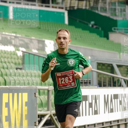13.09.2026 - 21. swb-Marathon Bremen Michael Burmester http://msf.ph/oto/10430095 13.09.2026 12:16:30 Laufen im Stadion 1028, 1190, 1192, 1263, 1670, 1766, 1997, 317, 443, 796, 1149 meine-sportfotos.de