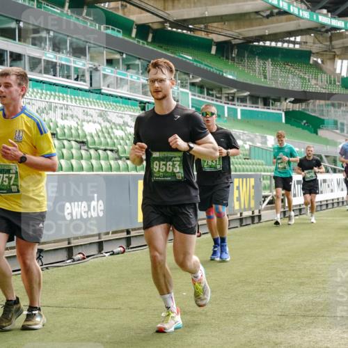 13.09.2026 - 21. swb-Marathon Bremen Michael Burmester http://msf.ph/oto/10430110 13.09.2026 13:03:42 Laufen im Stadion 209, 210, 488, 534, 596, 725, 762, 881, 936, 940, 1014, 1343, 1458, 1460, 1479, 1611, 1649, 1653, 1771, 2223, 2276, 2364, 2369, 2421, 2434, 2513, 2625, 2668, 2779, 2851, 2872, 2891, 2900, 2934, 2977, 3028, 3114, 3135, 3258, 3360, 3402, 3425, 3454, 3460, 3496, 3510, 3521, 3576, 3579, 3585, 3597, 3603, 3618, 3721, 3796, 3846, 3852, 3859, 3893, 3909, 3938, 3970, 3983, 4000, 4077, 4133, 4506, 4558, 242 meine-sportfotos.de