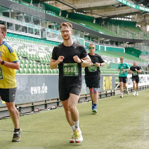 13.09.2026 - 21. swb-Marathon Bremen Michael Burmester http://msf.ph/oto/10430119 13.09.2026 13:03:42 Laufen im Stadion 209, 210, 488, 534, 596, 725, 762, 881, 936, 940, 1014, 1343, 1458, 1460, 1479, 1611, 1649, 1653, 1771, 2223, 2276, 2364, 2369, 2421, 2434, 2513, 2625, 2668, 2779, 2851, 2872, 2891, 2900, 2934, 2977, 3028, 3114, 3135, 3258, 3360, 3402, 3425, 3454, 3460, 3496, 3510, 3521, 3576, 3579, 3585, 3597, 3603, 3618, 3721, 3796, 3846, 3852, 3859, 3893, 3909, 3938, 3970, 3983, 4000, 4077, 4133, 4506, 4558, 242 meine-sportfotos.de
