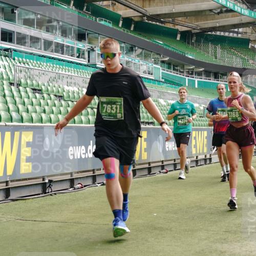 13.09.2026 - 21. swb-Marathon Bremen Michael Burmester http://msf.ph/oto/10430172 13.09.2026 13:03:44 Laufen im Stadion 209, 210, 488, 534, 596, 725, 762, 881, 936, 940, 1014, 1343, 1458, 1460, 1479, 1611, 1649, 1653, 1771, 2223, 2276, 2364, 2369, 2421, 2434, 2513, 2625, 2668, 2779, 2851, 2872, 2891, 2900, 2934, 2977, 3028, 3114, 3135, 3258, 3360, 3402, 3425, 3454, 3460, 3496, 3510, 3521, 3576, 3579, 3585, 3597, 3603, 3618, 3721, 3796, 3846, 3852, 3859, 3893, 3909, 3938, 3970, 3983, 4000, 4077, 4133, 4506, 4558, 242 meine-sportfotos.de
