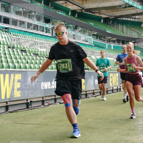 13.09.2026 - 21. swb-Marathon Bremen Michael Burmester http://msf.ph/oto/10430177 13.09.2026 13:03:44 Laufen im Stadion 209, 210, 488, 534, 596, 725, 762, 881, 936, 940, 1014, 1343, 1458, 1460, 1479, 1611, 1649, 1653, 1771, 2223, 2276, 2364, 2369, 2421, 2434, 2513, 2625, 2668, 2779, 2851, 2872, 2891, 2900, 2934, 2977, 3028, 3114, 3135, 3258, 3360, 3402, 3425, 3454, 3460, 3496, 3510, 3521, 3576, 3579, 3585, 3597, 3603, 3618, 3721, 3796, 3846, 3852, 3859, 3893, 3909, 3938, 3970, 3983, 4000, 4077, 4133, 4506, 4558, 242 meine-sportfotos.de