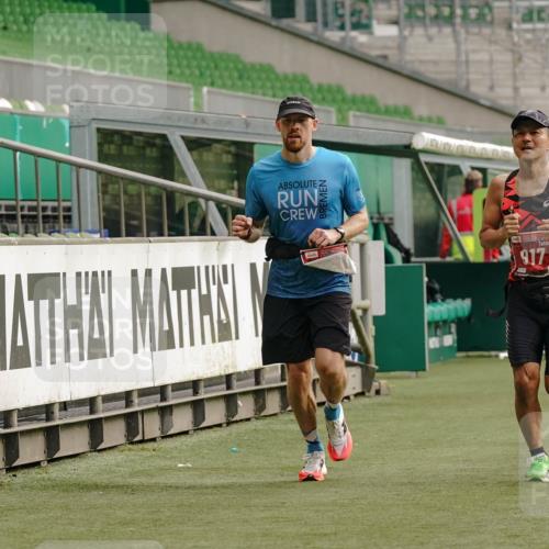 13.09.2026 - 21. swb-Marathon Bremen Michael Burmester http://msf.ph/oto/10430178 13.09.2026 12:17:11 Laufen im Stadion 513, 917, 1154, 1190, 1192, 1263, 245, 317, 443, 540, 796, 822, 1149 meine-sportfotos.de