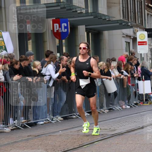 13.09.2026 - 21. swb-Marathon Bremen Strokosch-Dieckow http://msf.ph/oto/10430181 13.09.2026 13:10:10 Ziel 604, 640, 1181, 1277, 1554, 2605, 3959, 4727, 5152, 5532, 5620, 5648, 6267, 7881, 8033, 8064, 8709, 538, 567, 623, 957, 1723, 1975, 2020, 4781, 5627, 8835, 9277, 9817 meine-sportfotos.de