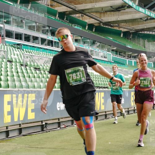 13.09.2026 - 21. swb-Marathon Bremen Michael Burmester http://msf.ph/oto/10430190 13.09.2026 13:03:44 Laufen im Stadion 209, 210, 488, 534, 596, 725, 762, 881, 936, 940, 1014, 1343, 1458, 1460, 1479, 1611, 1649, 1653, 1771, 2223, 2276, 2364, 2369, 2421, 2434, 2513, 2625, 2668, 2779, 2851, 2872, 2891, 2900, 2934, 2977, 3028, 3114, 3135, 3258, 3360, 3402, 3425, 3454, 3460, 3496, 3510, 3521, 3576, 3579, 3585, 3597, 3603, 3618, 3721, 3796, 3846, 3852, 3859, 3893, 3909, 3938, 3970, 3983, 4000, 4077, 4133, 4506, 4558, 242 meine-sportfotos.de