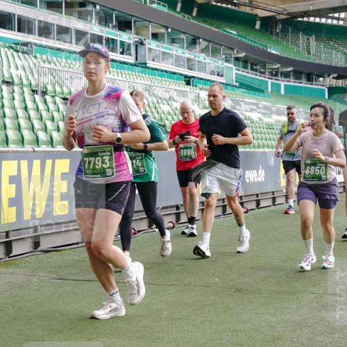 13.09.2026 - 21. swb-Marathon Bremen Michael Burmester http://msf.ph/oto/10430194 13.09.2026 13:27:41 Laufen im Stadion 111, 186, 202, 357, 364, 390, 478, 597, 726, 829, 833, 888, 925, 1077, 1220, 1412, 1473, 1496, 1608, 1700, 1769, 1958, 1961, 1984, 2236, 2273, 2309, 2388, 2404, 2428, 2502, 2507, 2542, 2574, 2576, 2582, 2592, 2725, 2748, 2817, 2875, 2876, 2923, 2965, 3045, 3047, 3050, 3061, 3073, 3084, 3184, 3219, 3359, 3540, 3589, 3592, 3629, 3694, 3756, 3826, 3885, 3907, 3978, 4108, 4238, 4457, 4660 meine-sportfotos.de