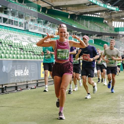 13.09.2026 - 21. swb-Marathon Bremen Michael Burmester http://msf.ph/oto/10430216 13.09.2026 13:03:45 Laufen im Stadion 209, 210, 488, 534, 565, 596, 725, 762, 881, 936, 940, 1014, 1343, 1373, 1458, 1460, 1479, 1611, 1649, 1653, 1771, 2223, 2276, 2364, 2369, 2421, 2434, 2513, 2625, 2668, 2779, 2851, 2872, 2891, 2900, 2934, 2977, 3028, 3114, 3135, 3217, 3258, 3360, 3402, 3419, 3425, 3454, 3460, 3496, 3510, 3521, 3576, 3579, 3585, 3597, 3603, 3618, 3721, 3796, 3846, 3852, 3859, 3893, 3909, 3938, 3970, 3983, 4000, 4077, 4133, 4506, 4558, 242 meine-sportfotos.de