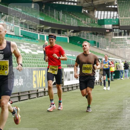 13.09.2026 - 21. swb-Marathon Bremen Michael Burmester http://msf.ph/oto/10430238 13.09.2026 10:21:29 Laufen im Stadion 10244, 10261, 10262, 10818, 10961, 10994, 11067, 11068, 11083, 11142, 11176, 11418, 11512, 11619, 11738, 11854, 11916, 11944, 11964, 12289, 12324, 12358, 12413, 12456, 12513, 12520, 12540, 13505, 13514, 13535, 13540, 13548, 13551, 13558, 13559, 13568, 13575, 13583, 13587, 13588, 13590, 13601, 13605, 13606, 13608, 13610, 13619, 13633, 13636, 13637, 12457, 12458, 13504, 13510, 13522, 13533, 13534, 13536, 13542, 13543, 13554, 13561, 13564, 13579, 13623 meine-sportfotos.de