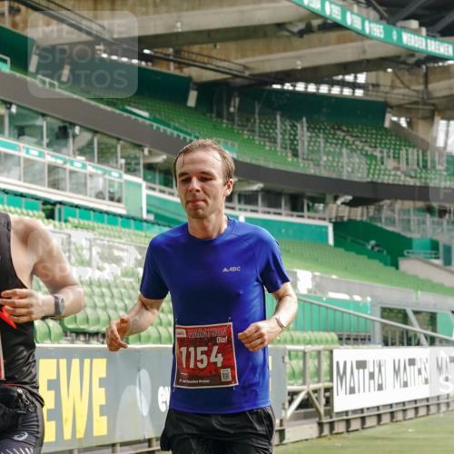 13.09.2026 - 21. swb-Marathon Bremen Michael Burmester http://msf.ph/oto/10430258 13.09.2026 12:17:16 Laufen im Stadion 513, 917, 1154, 1190, 1192, 1263, 245, 317, 540, 796, 822, 1149 meine-sportfotos.de