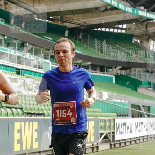 13.09.2026 - 21. swb-Marathon Bremen Michael Burmester http://msf.ph/oto/10430264 13.09.2026 12:17:17 Laufen im Stadion 513, 917, 1154, 1190, 1192, 1263, 245, 317, 540, 822, 1149 meine-sportfotos.de