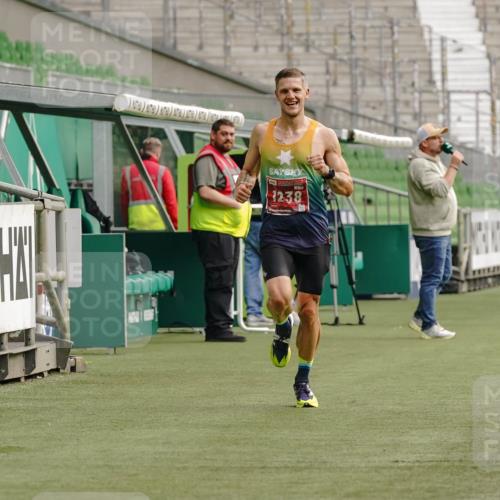 13.09.2026 - 21. swb-Marathon Bremen Michael Burmester http://msf.ph/oto/10430271 13.09.2026 12:18:18 Laufen im Stadion 513, 917, 1154, 1238, 245, 540, 822, 1028, 1670, 1766, 1997 meine-sportfotos.de