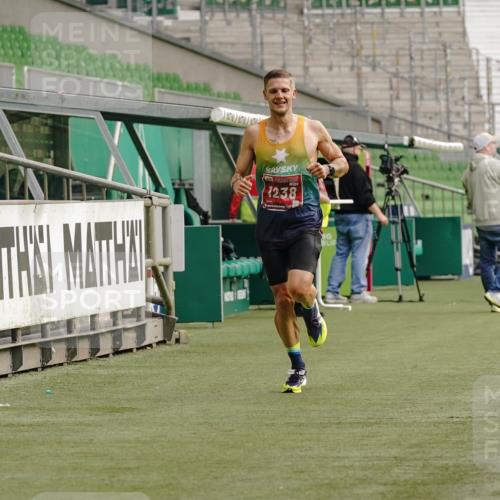 13.09.2026 - 21. swb-Marathon Bremen Michael Burmester http://msf.ph/oto/10430280 13.09.2026 12:18:19 Laufen im Stadion 513, 917, 1154, 1238, 245, 540, 822, 1028, 1670, 1766, 1997 meine-sportfotos.de