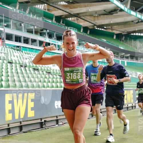 13.09.2026 - 21. swb-Marathon Bremen Michael Burmester http://msf.ph/oto/10430281 13.09.2026 13:03:46 Laufen im Stadion 209, 210, 488, 534, 565, 596, 725, 762, 881, 936, 940, 1014, 1343, 1373, 1458, 1460, 1479, 1611, 1649, 1653, 1771, 2223, 2276, 2364, 2369, 2421, 2434, 2513, 2625, 2668, 2779, 2851, 2872, 2891, 2900, 2934, 2977, 3028, 3114, 3135, 3217, 3258, 3360, 3402, 3419, 3425, 3454, 3460, 3496, 3510, 3521, 3576, 3579, 3585, 3597, 3603, 3618, 3721, 3796, 3846, 3852, 3859, 3893, 3909, 3938, 3970, 3983, 4077, 4133, 4506, 4558, 242 meine-sportfotos.de