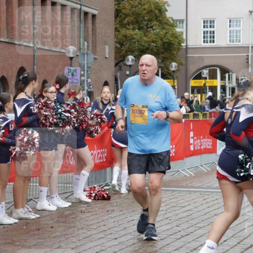 13.09.2026 - Kiel Lauf Yannick Fuchs http://msf.ph/oto/10430287 13.09.2026 11:12:34 Ziel 625, 1602, 2968, 3598, 9300, 9571, 11599, 12396, 1000, 1580, 1782, 2118, 5249, 6051, 6053, 10397, 1168, 2827, 3622, 4461, 4899, 5027, 7065, 9799, 12193, 2950, 5227, 5387, 6965, 9296, 9572, 9661, 11713 meine-sportfotos.de