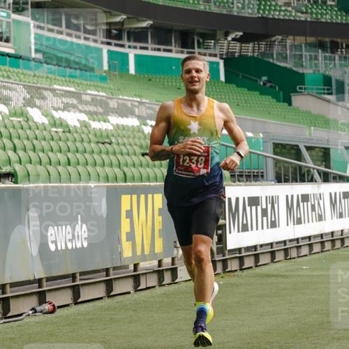 13.09.2026 - 21. swb-Marathon Bremen Michael Burmester http://msf.ph/oto/10430298 13.09.2026 12:18:23 Laufen im Stadion 513, 917, 1154, 1238, 245, 540, 822, 1028, 1670, 1766, 1997 meine-sportfotos.de