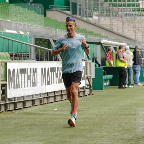 13.09.2026 - 21. swb-Marathon Bremen Michael Burmester http://msf.ph/oto/10430309 13.09.2026 12:20:16 Laufen im Stadion 634, 1957, 513, 917, 1154, 1190, 1192, 1263 meine-sportfotos.de