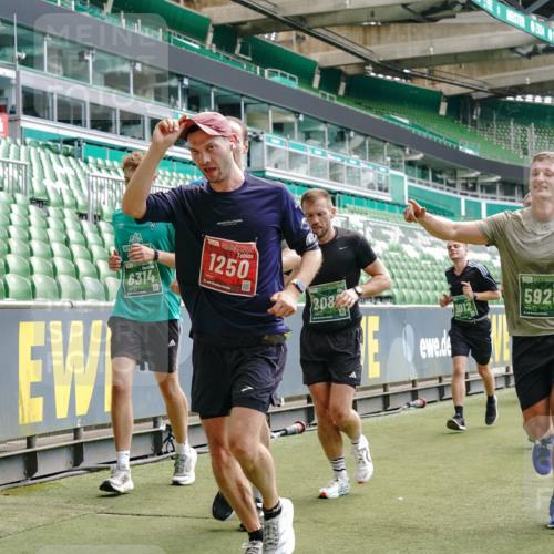 13.09.2026 - 21. swb-Marathon Bremen Michael Burmester http://msf.ph/oto/10430315 13.09.2026 13:03:47 Laufen im Stadion 209, 210, 488, 534, 565, 596, 725, 762, 881, 936, 940, 1014, 1343, 1373, 1458, 1460, 1479, 1611, 1649, 1653, 1771, 2223, 2276, 2364, 2369, 2421, 2434, 2513, 2625, 2668, 2779, 2851, 2872, 2891, 2900, 2934, 2957, 2977, 3028, 3114, 3135, 3217, 3258, 3360, 3402, 3419, 3425, 3454, 3460, 3496, 3510, 3521, 3576, 3579, 3585, 3597, 3603, 3618, 3721, 3796, 3846, 3852, 3859, 3893, 3909, 3938, 3970, 3983, 4077, 4133, 4506, 4558, 242 meine-sportfotos.de