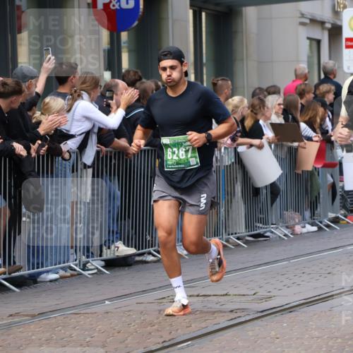 13.09.2026 - 21. swb-Marathon Bremen Strokosch-Dieckow http://msf.ph/oto/10430316 13.09.2026 13:10:17 Ziel 604, 640, 1181, 1277, 1498, 1554, 2347, 2605, 4727, 5066, 5152, 5532, 5620, 5648, 6267, 7881, 8033, 13248, 538, 623, 957, 2020, 3959, 4781, 5532, 5627, 8064, 8709, 9817 meine-sportfotos.de
