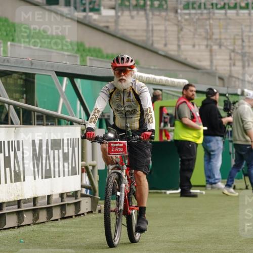 13.09.2026 - 21. swb-Marathon Bremen Michael Burmester http://msf.ph/oto/10430323 13.09.2026 12:20:34 Laufen im Stadion 634, 1957, 513, 917, 1154, 1190, 1192, 1263 meine-sportfotos.de