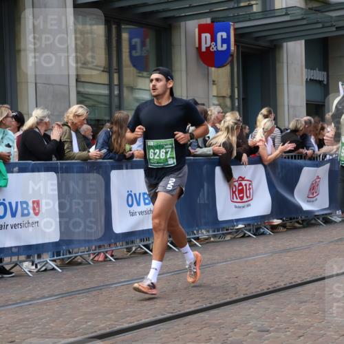 13.09.2026 - 21. swb-Marathon Bremen Strokosch-Dieckow http://msf.ph/oto/10430355 13.09.2026 13:10:19 Ziel 640, 1181, 1277, 1385, 1498, 1554, 2347, 2605, 4727, 5066, 5152, 5155, 5387, 5620, 5648, 6267, 7881, 8033, 9659, 13248, 538, 604, 623, 957, 2020, 3959, 4781, 5532, 5627, 8033, 8064, 8709, 9817 meine-sportfotos.de
