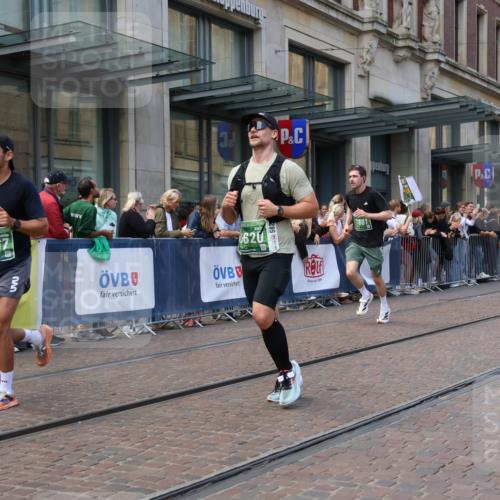 13.09.2026 - 21. swb-Marathon Bremen Strokosch-Dieckow http://msf.ph/oto/10430376 13.09.2026 13:10:20 Ziel 384, 640, 1181, 1277, 1385, 1498, 1554, 2347, 2605, 4727, 5066, 5152, 5155, 5168, 5387, 5620, 5648, 6267, 7115, 7881, 9659, 13248, 538, 604, 623, 957, 2020, 3959, 4781, 5532, 5627, 8033, 8064, 8709, 9817 meine-sportfotos.de