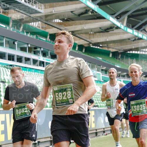 13.09.2026 - 21. swb-Marathon Bremen Michael Burmester http://msf.ph/oto/10430399 13.09.2026 13:03:48 Laufen im Stadion 209, 210, 488, 534, 565, 596, 725, 762, 881, 936, 940, 1014, 1343, 1373, 1458, 1460, 1479, 1611, 1649, 1653, 1771, 2223, 2276, 2364, 2369, 2421, 2434, 2513, 2625, 2668, 2779, 2851, 2872, 2891, 2900, 2934, 2957, 2977, 3028, 3114, 3135, 3217, 3258, 3360, 3402, 3419, 3425, 3454, 3460, 3496, 3510, 3521, 3576, 3579, 3585, 3597, 3603, 3618, 3721, 3796, 3846, 3852, 3859, 3893, 3909, 3938, 3970, 3983, 4077, 4133, 4506, 4558, 242 meine-sportfotos.de