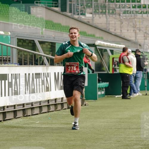 13.09.2026 - 21. swb-Marathon Bremen Michael Burmester http://msf.ph/oto/10430422 13.09.2026 12:22:17 Laufen im Stadion 129, 236, 642, 1957, 1238 meine-sportfotos.de