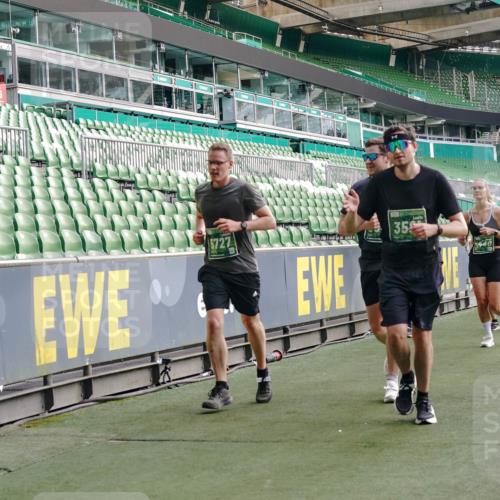 13.09.2026 - 21. swb-Marathon Bremen Michael Burmester http://msf.ph/oto/10430424 13.09.2026 13:27:53 Laufen im Stadion 111, 186, 220, 357, 364, 390, 478, 597, 726, 829, 833, 888, 925, 1077, 1079, 1220, 1298, 1325, 1412, 1496, 1608, 1700, 1741, 1769, 1958, 1961, 1984, 2236, 2273, 2309, 2365, 2388, 2404, 2428, 2472, 2502, 2507, 2542, 2574, 2576, 2582, 2593, 2725, 2743, 2748, 2875, 2876, 2923, 2965, 3045, 3050, 3061, 3073, 3084, 3154, 3184, 3219, 3540, 3589, 3592, 3694, 3756, 3826, 3853, 3885, 3907, 3978, 4108, 4238, 4457, 4660 meine-sportfotos.de