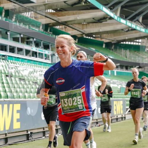 13.09.2026 - 21. swb-Marathon Bremen Michael Burmester http://msf.ph/oto/10430433 13.09.2026 13:03:48 Laufen im Stadion 209, 210, 488, 534, 565, 596, 725, 762, 881, 936, 940, 1014, 1343, 1373, 1458, 1460, 1479, 1611, 1649, 1653, 1771, 2223, 2276, 2364, 2369, 2421, 2434, 2513, 2625, 2668, 2779, 2851, 2872, 2891, 2900, 2934, 2957, 2977, 3028, 3114, 3135, 3217, 3258, 3360, 3402, 3419, 3425, 3454, 3460, 3496, 3510, 3521, 3576, 3579, 3585, 3597, 3603, 3618, 3721, 3796, 3846, 3852, 3859, 3893, 3909, 3938, 3970, 3983, 4077, 4133, 4506, 4558, 242 meine-sportfotos.de
