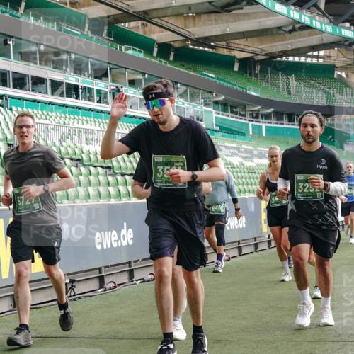 13.09.2026 - 21. swb-Marathon Bremen Michael Burmester http://msf.ph/oto/10430437 13.09.2026 13:27:54 Laufen im Stadion 111, 186, 220, 357, 364, 390, 478, 597, 726, 829, 833, 888, 925, 1077, 1079, 1220, 1298, 1325, 1412, 1496, 1608, 1700, 1741, 1769, 1958, 1961, 1984, 2236, 2273, 2309, 2365, 2388, 2404, 2428, 2472, 2502, 2507, 2542, 2574, 2582, 2593, 2725, 2743, 2748, 2875, 2876, 2923, 2965, 3045, 3050, 3061, 3073, 3084, 3154, 3184, 3219, 3540, 3589, 3592, 3694, 3756, 3826, 3853, 3885, 3907, 3978, 4108, 4238, 4457, 4660 meine-sportfotos.de