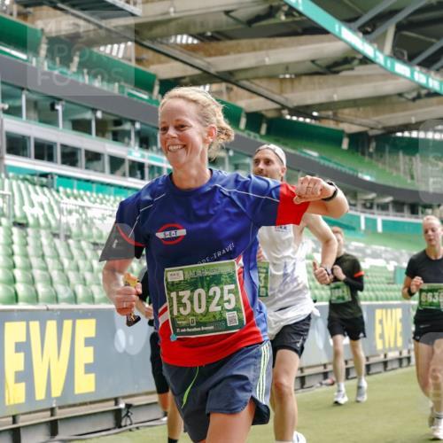 13.09.2026 - 21. swb-Marathon Bremen Michael Burmester http://msf.ph/oto/10430442 13.09.2026 13:03:48 Laufen im Stadion 209, 210, 488, 534, 565, 596, 725, 762, 881, 936, 940, 1014, 1343, 1373, 1458, 1460, 1479, 1611, 1649, 1653, 1771, 2223, 2276, 2364, 2369, 2421, 2434, 2513, 2625, 2668, 2779, 2851, 2872, 2891, 2900, 2934, 2957, 2977, 3028, 3114, 3135, 3217, 3258, 3360, 3402, 3419, 3425, 3454, 3460, 3496, 3510, 3521, 3576, 3579, 3585, 3597, 3603, 3618, 3721, 3796, 3846, 3852, 3859, 3893, 3909, 3938, 3970, 3983, 4077, 4133, 4506, 4558, 242 meine-sportfotos.de
