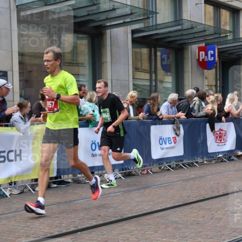 13.09.2026 - 21. swb-Marathon Bremen Strokosch-Dieckow http://msf.ph/oto/10430449 13.09.2026 13:10:24 Ziel 384, 1181, 1385, 1498, 1554, 2347, 2605, 4023, 4727, 5066, 5152, 5155, 5168, 5314, 5387, 5620, 5648, 6267, 7115, 7136, 7881, 9659, 13248, 604, 623, 640, 957, 1277, 3959, 5532, 8033, 8064, 8709 meine-sportfotos.de