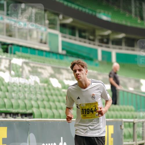 13.09.2026 - 21. swb-Marathon Bremen Michael Burmester http://msf.ph/oto/10430470 13.09.2026 10:21:47 Laufen im Stadion 10244, 10261, 10262, 10302, 10818, 10926, 10961, 11067, 11068, 11083, 11142, 11176, 11338, 11454, 11619, 11738, 11854, 11916, 11944, 11964, 12003, 12289, 12324, 12456, 12513, 12520, 12538, 12540, 13507, 13514, 13535, 13539, 13548, 13551, 13553, 13558, 13559, 13568, 13575, 13583, 13584, 13587, 13588, 13590, 13606, 13608, 13619, 13636, 13637, 11481, 11652, 12457, 12458, 13504, 13522, 13533, 13534, 13536, 13543, 13554, 13561, 13564 meine-sportfotos.de
