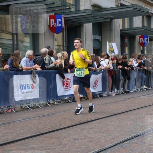 13.09.2026 - 21. swb-Marathon Bremen Strokosch-Dieckow http://msf.ph/oto/10430471 13.09.2026 13:10:25 Ziel 384, 1181, 1385, 1498, 1554, 2347, 2605, 4023, 4727, 5066, 5152, 5155, 5168, 5314, 5387, 5620, 5648, 6267, 7115, 7136, 7881, 9659, 13248, 604, 640, 957, 1277, 3959, 5532, 8033, 8064, 8709 meine-sportfotos.de