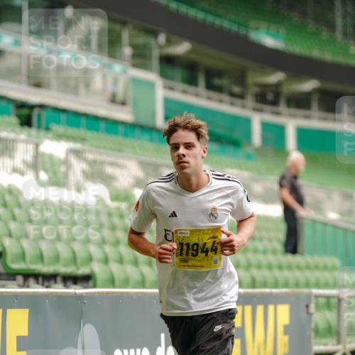13.09.2026 - 21. swb-Marathon Bremen Michael Burmester http://msf.ph/oto/10430488 13.09.2026 10:21:47 Laufen im Stadion 10244, 10261, 10262, 10302, 10818, 10926, 10961, 11067, 11068, 11083, 11142, 11176, 11338, 11454, 11619, 11738, 11854, 11916, 11944, 11964, 12003, 12289, 12324, 12456, 12513, 12520, 12538, 12540, 13507, 13514, 13535, 13539, 13548, 13551, 13553, 13558, 13559, 13568, 13575, 13583, 13584, 13587, 13588, 13590, 13606, 13608, 13619, 13636, 13637, 11481, 11652, 12457, 12458, 13504, 13522, 13533, 13534, 13536, 13543, 13554, 13561, 13564 meine-sportfotos.de