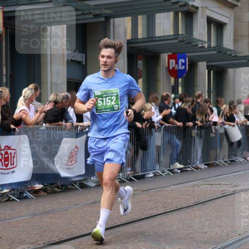 13.09.2026 - 21. swb-Marathon Bremen Strokosch-Dieckow http://msf.ph/oto/10430499 13.09.2026 13:10:26 Ziel 384, 1181, 1385, 1498, 1554, 2347, 2605, 4023, 4475, 4727, 5066, 5152, 5155, 5168, 5314, 5387, 5620, 5648, 6267, 7115, 7136, 7881, 9659, 13248, 604, 640, 957, 1277, 3959, 5532, 7881, 8033, 8064, 8709 meine-sportfotos.de