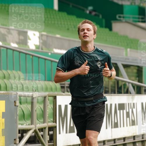 13.09.2026 - 21. swb-Marathon Bremen Michael Burmester http://msf.ph/oto/10430547 13.09.2026 12:23:14 Laufen im Stadion 129, 236, 289, 798, 1483, 1490, 1567, 634, 1238 meine-sportfotos.de