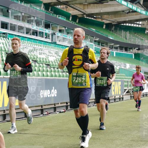 13.09.2026 - 21. swb-Marathon Bremen Michael Burmester http://msf.ph/oto/10430552 13.09.2026 13:03:51 Laufen im Stadion 209, 210, 488, 534, 565, 596, 725, 762, 881, 936, 940, 1014, 1343, 1373, 1456, 1458, 1460, 1479, 1611, 1649, 1653, 1771, 2223, 2276, 2364, 2369, 2421, 2430, 2434, 2452, 2513, 2625, 2779, 2851, 2872, 2891, 2900, 2910, 2934, 2957, 2977, 3028, 3114, 3135, 3217, 3258, 3360, 3402, 3419, 3425, 3454, 3460, 3496, 3510, 3521, 3576, 3579, 3585, 3597, 3618, 3796, 3846, 3852, 3859, 3893, 3909, 3938, 3970, 3983, 4077, 4133, 4558, 242 meine-sportfotos.de