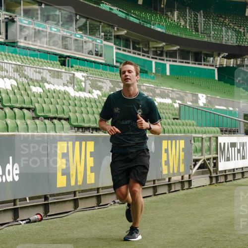 13.09.2026 - 21. swb-Marathon Bremen Michael Burmester http://msf.ph/oto/10430563 13.09.2026 12:23:16 Laufen im Stadion 129, 236, 289, 798, 1483, 1490, 1567, 634, 1238 meine-sportfotos.de