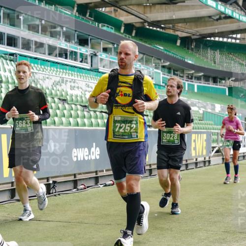13.09.2026 - 21. swb-Marathon Bremen Michael Burmester http://msf.ph/oto/10430566 13.09.2026 13:03:51 Laufen im Stadion 209, 210, 488, 534, 565, 596, 725, 762, 881, 936, 940, 1014, 1343, 1373, 1456, 1458, 1460, 1479, 1611, 1649, 1653, 1771, 2223, 2276, 2364, 2369, 2421, 2430, 2434, 2452, 2513, 2625, 2779, 2851, 2872, 2891, 2900, 2910, 2934, 2957, 2977, 3028, 3114, 3135, 3217, 3258, 3360, 3402, 3419, 3425, 3454, 3460, 3496, 3510, 3521, 3576, 3579, 3585, 3597, 3618, 3796, 3846, 3852, 3859, 3893, 3909, 3938, 3970, 3983, 4077, 4133, 4558, 242 meine-sportfotos.de