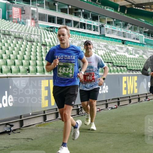 13.09.2026 - 21. swb-Marathon Bremen Michael Burmester http://msf.ph/oto/10430567 13.09.2026 13:28:00 Laufen im Stadion 111, 186, 220, 357, 364, 390, 478, 597, 726, 829, 833, 888, 925, 1079, 1220, 1298, 1325, 1412, 1496, 1608, 1700, 1741, 1769, 1777, 1958, 1961, 1984, 2236, 2273, 2309, 2365, 2388, 2404, 2428, 2472, 2502, 2507, 2542, 2574, 2582, 2593, 2725, 2743, 2748, 2875, 2876, 2923, 3045, 3050, 3061, 3073, 3084, 3154, 3184, 3219, 3540, 3589, 3592, 3595, 3694, 3756, 3798, 3826, 3853, 3885, 3907, 3978, 3987, 4108, 4238, 4457, 4660 meine-sportfotos.de