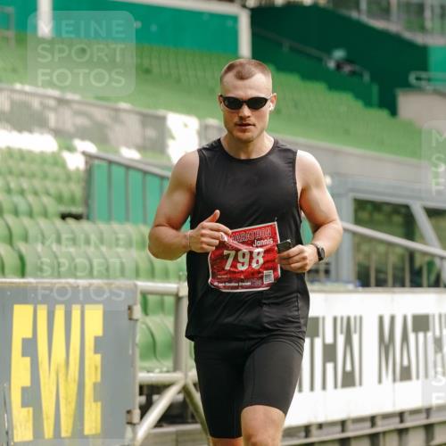 13.09.2026 - 21. swb-Marathon Bremen Michael Burmester http://msf.ph/oto/10430592 13.09.2026 12:23:24 Laufen im Stadion 129, 236, 289, 798, 1483, 1490, 1567, 634 meine-sportfotos.de