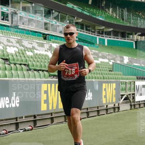 13.09.2026 - 21. swb-Marathon Bremen Michael Burmester http://msf.ph/oto/10430598 13.09.2026 12:23:26 Laufen im Stadion 129, 149, 236, 289, 798, 1483, 1490, 1567, 634 meine-sportfotos.de