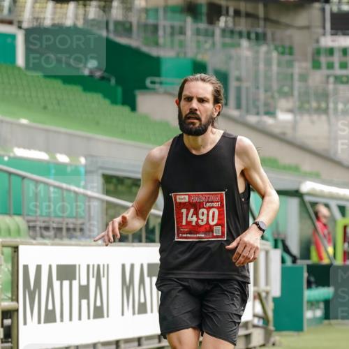 13.09.2026 - 21. swb-Marathon Bremen Michael Burmester http://msf.ph/oto/10430615 13.09.2026 12:23:33 Laufen im Stadion 129, 149, 236, 289, 798, 1483, 1490, 1567, 634 meine-sportfotos.de