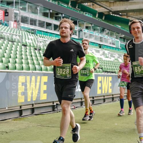 13.09.2026 - 21. swb-Marathon Bremen Michael Burmester http://msf.ph/oto/10430621 13.09.2026 13:03:52 Laufen im Stadion 209, 210, 488, 534, 565, 596, 725, 762, 881, 940, 1014, 1343, 1373, 1456, 1458, 1460, 1479, 1611, 1649, 1653, 1771, 2223, 2276, 2364, 2369, 2421, 2430, 2434, 2452, 2513, 2625, 2779, 2851, 2872, 2891, 2900, 2910, 2934, 2957, 2977, 3028, 3114, 3135, 3217, 3258, 3360, 3402, 3419, 3425, 3454, 3460, 3496, 3510, 3521, 3576, 3579, 3585, 3597, 3618, 3796, 3846, 3859, 3893, 3909, 3938, 3970, 3983, 4077, 4133, 4558, 242 meine-sportfotos.de