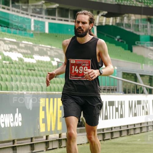 13.09.2026 - 21. swb-Marathon Bremen Michael Burmester http://msf.ph/oto/10430624 13.09.2026 12:23:34 Laufen im Stadion 129, 149, 236, 289, 798, 1483, 1490, 1567, 634, 1957 meine-sportfotos.de