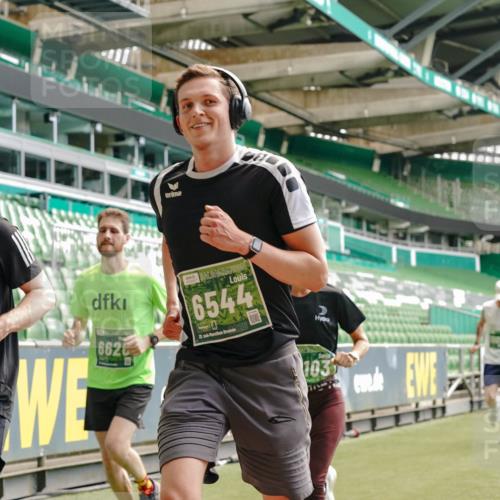 13.09.2026 - 21. swb-Marathon Bremen Michael Burmester http://msf.ph/oto/10430634 13.09.2026 13:03:53 Laufen im Stadion 209, 210, 488, 534, 565, 596, 725, 762, 881, 940, 1014, 1343, 1373, 1456, 1458, 1460, 1479, 1611, 1649, 1653, 1771, 2223, 2276, 2364, 2369, 2421, 2430, 2434, 2452, 2513, 2625, 2779, 2851, 2872, 2891, 2900, 2910, 2934, 2957, 2977, 3028, 3114, 3135, 3217, 3258, 3360, 3402, 3419, 3425, 3454, 3460, 3496, 3510, 3521, 3576, 3579, 3585, 3597, 3618, 3796, 3846, 3859, 3893, 3909, 3938, 3970, 3983, 4077, 4133, 4558, 242 meine-sportfotos.de