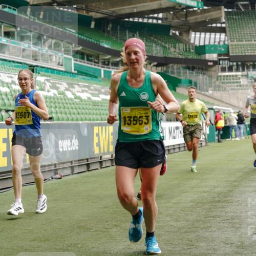 13.09.2026 - 21. swb-Marathon Bremen Michael Burmester http://msf.ph/oto/10430642 13.09.2026 10:21:53 Laufen im Stadion 10244, 10261, 10262, 10302, 10441, 10818, 10926, 10961, 11067, 11068, 11083, 11142, 11338, 11454, 11619, 11738, 11854, 11916, 11944, 11964, 12003, 12289, 12324, 12456, 12513, 12520, 12538, 12540, 13507, 13514, 13519, 13535, 13539, 13548, 13551, 13553, 13559, 13568, 13575, 13583, 13584, 13587, 13590, 13606, 13608, 13619, 13636, 13637, 13641, 10475, 11481, 11652, 12457, 12458, 13504, 13522, 13533, 13534, 13536, 13543, 13554, 13561, 13564 meine-sportfotos.de